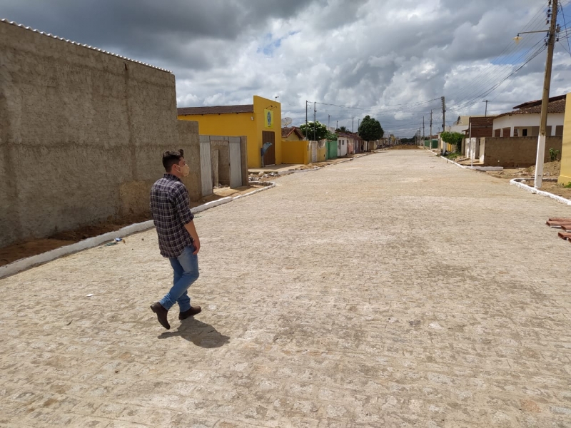 Vereador Faustino do (DEM) visita obras de Pavimentação da Rua Santos Dumont