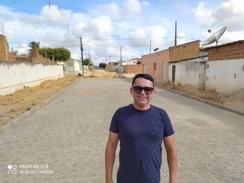 Vereador Tiago Enfermeiro do (PSB) visita obras de pavimentação