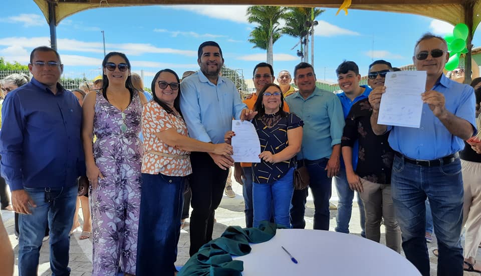 Vereadores participam de ASSINATURA de ORDEM DE SERVIÇO para construção de um auditório anexo à Escola Delane Santos.